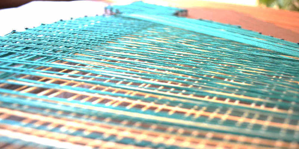DIY Pin and Thread Art – Teal Home Decor