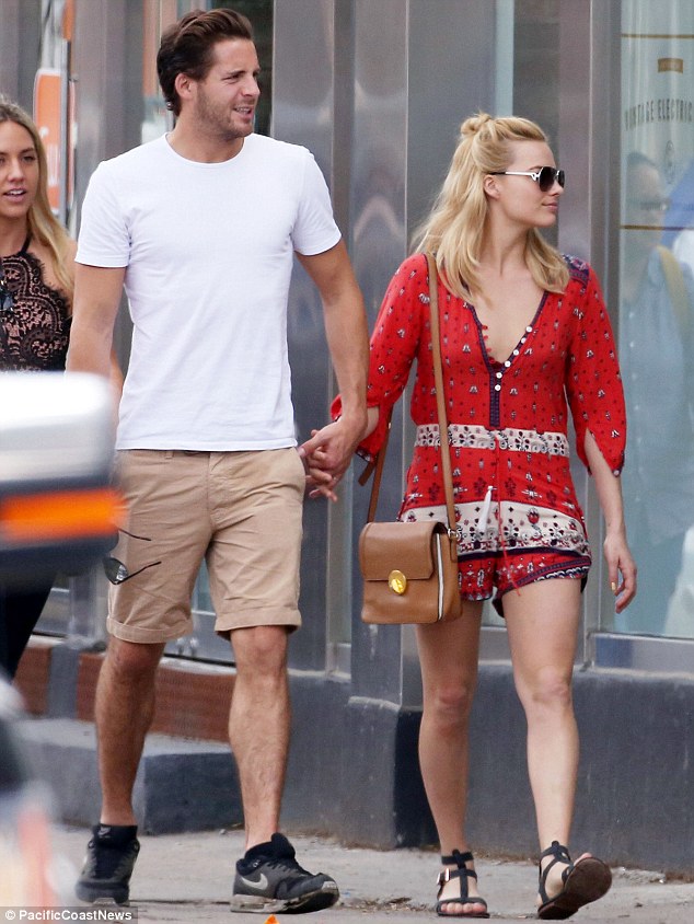 Best Celebrity Engagement Rings - Margot Robbie
