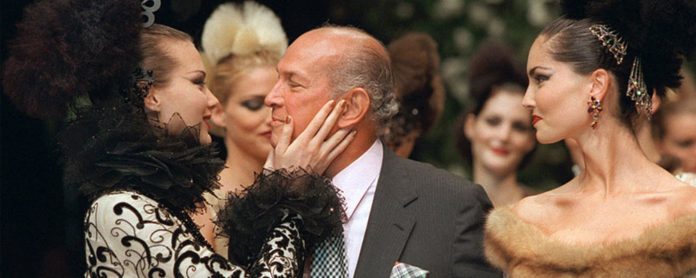 Oscar De La Renta To Be Featured On Postal Stamps In 2017