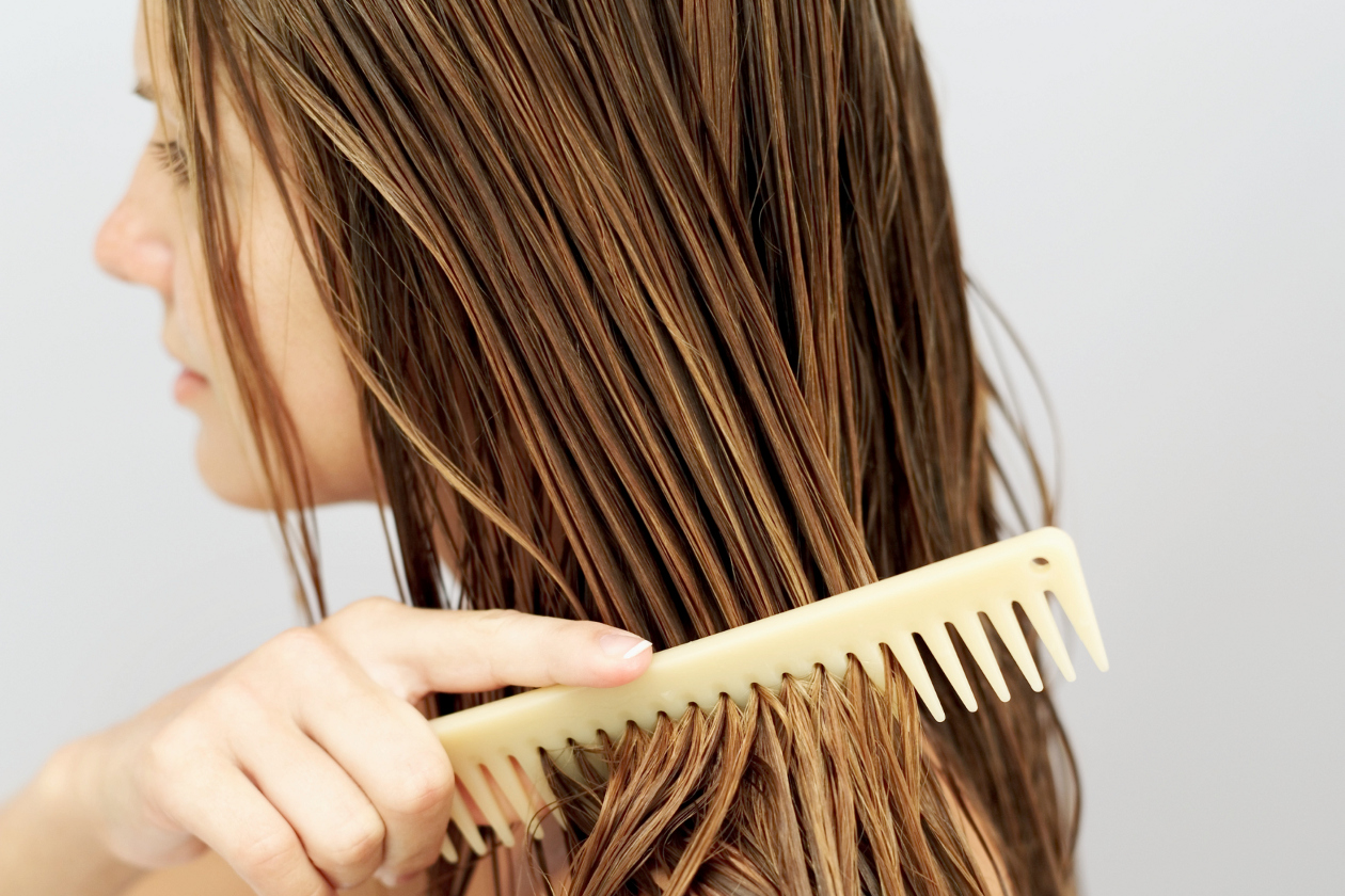 Petroleum jelly uses : Hair polisher