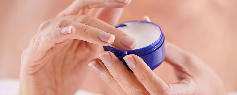 Petroleum Jelly Uses : Best Beauty Hacks And Tips