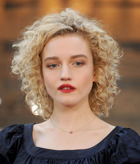 Short Haircuts For Women - Julia Garner