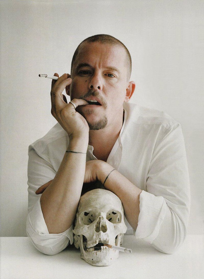 Gay celebrities in fashion- Alexander McQueen