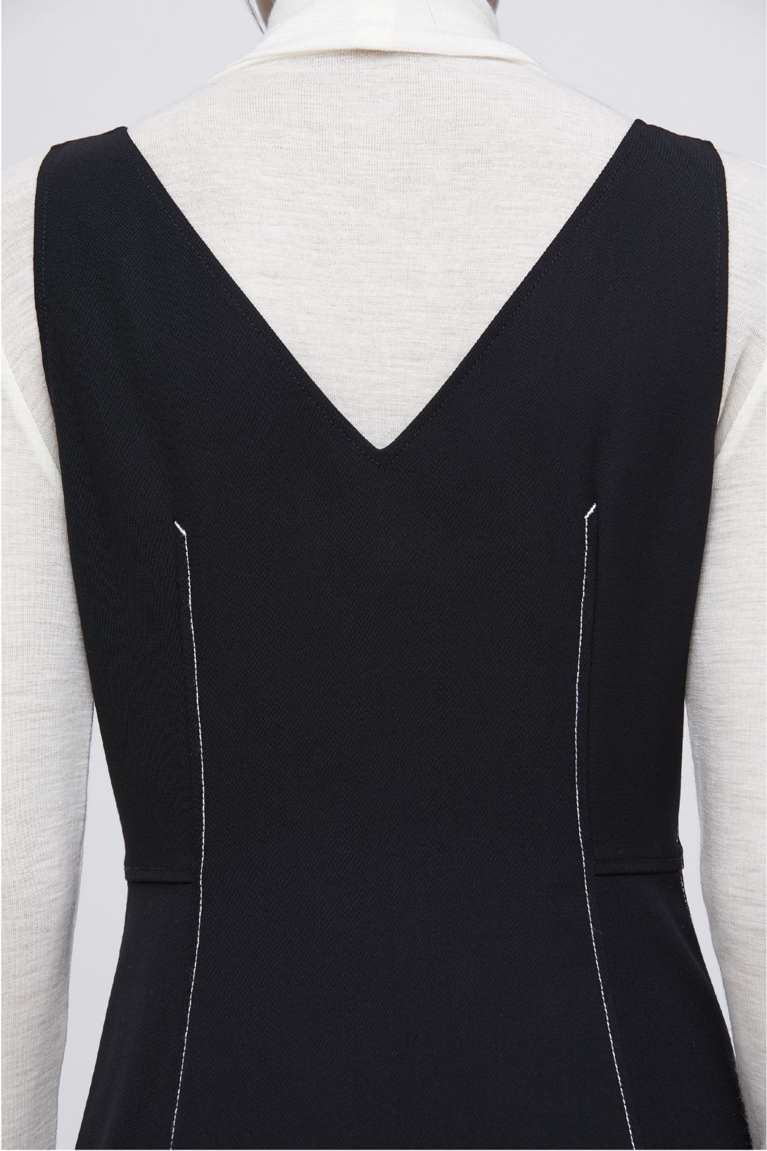 Arket H&M: Dart stitch detailing Arket H&M: Dart stitch detailing