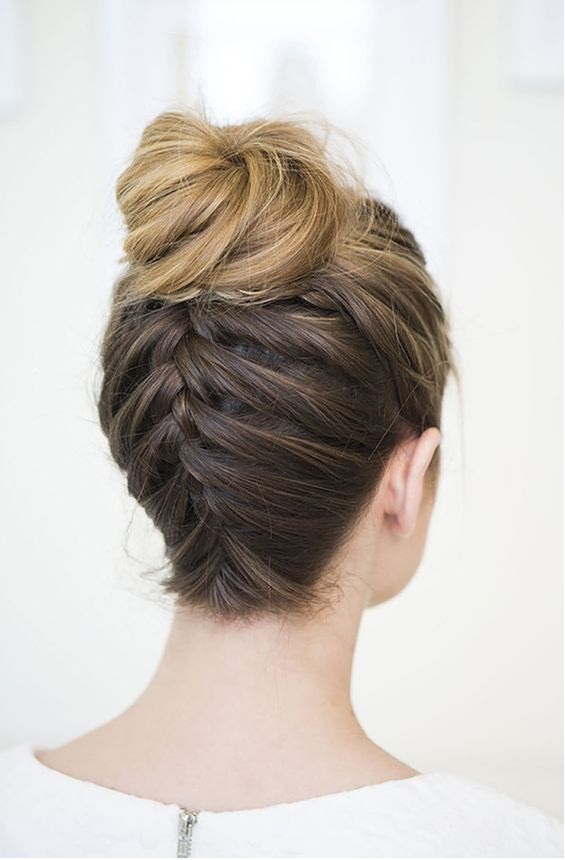 Hair tips - Top Knot With Braided Twist Hair tips - Top Knot With Braided Twist
