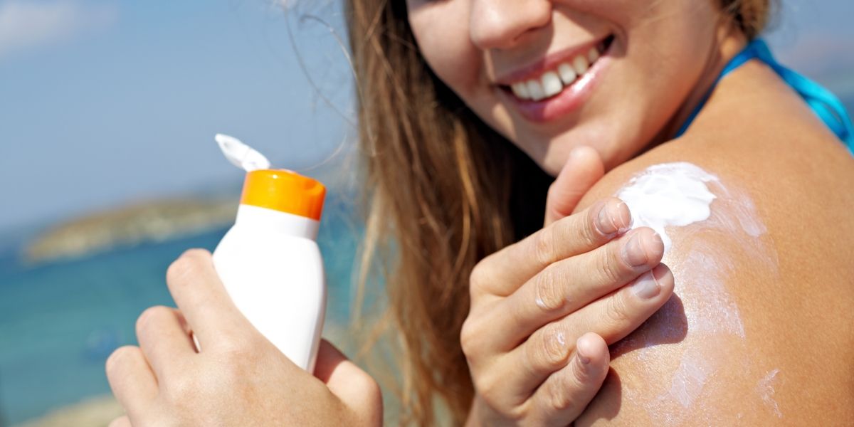 How to remove tan naturally- Regularly use sunscreen