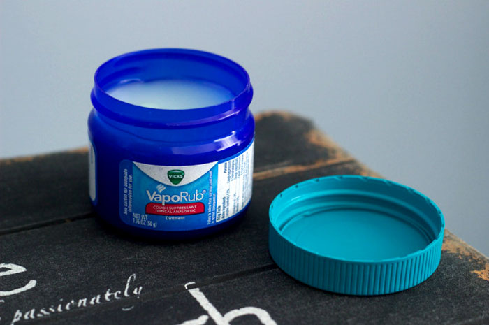 How to get rid of stretch marks - Vicks Vaporub